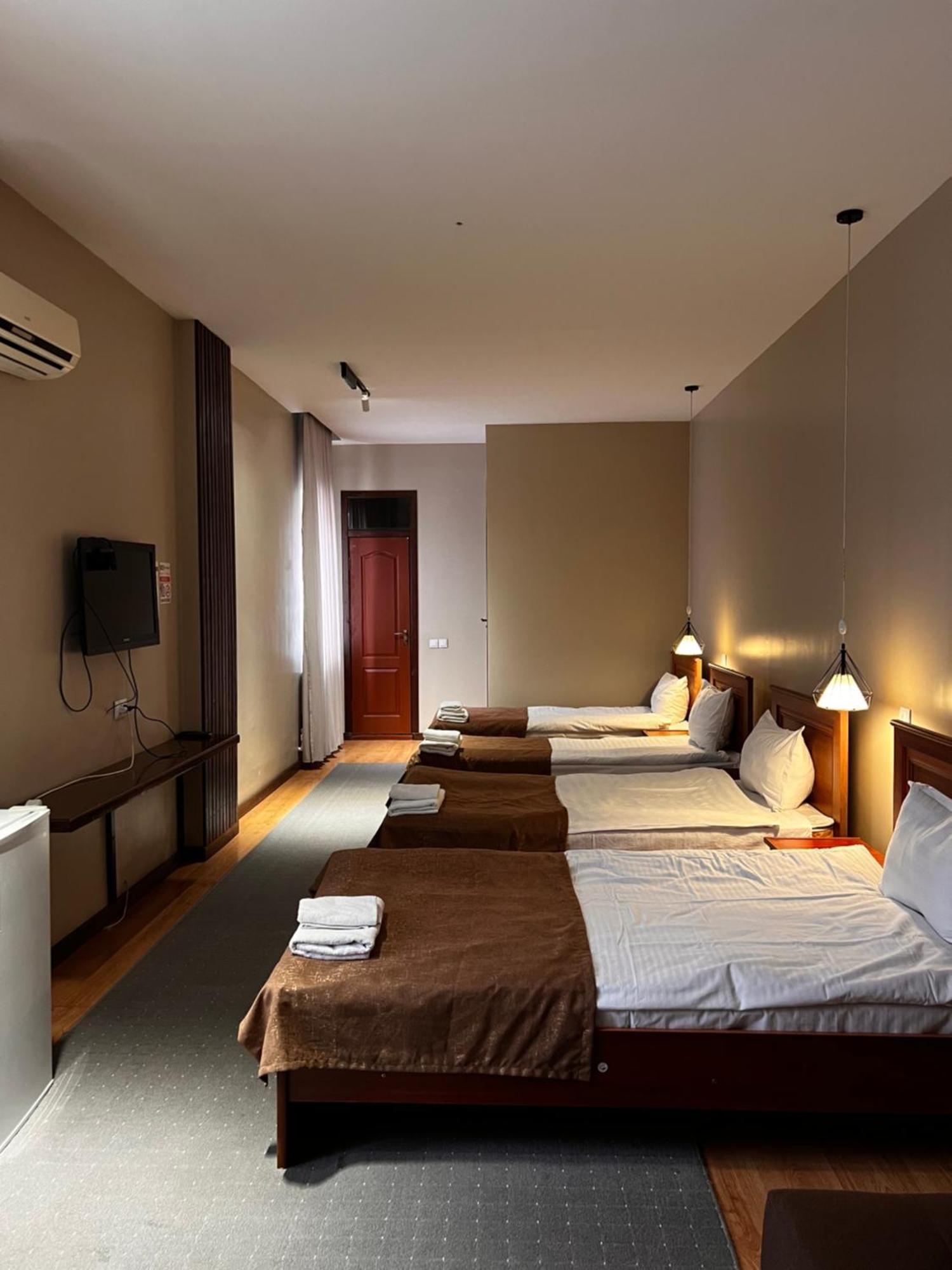 Salam Hotel Ош Экстерьер фото