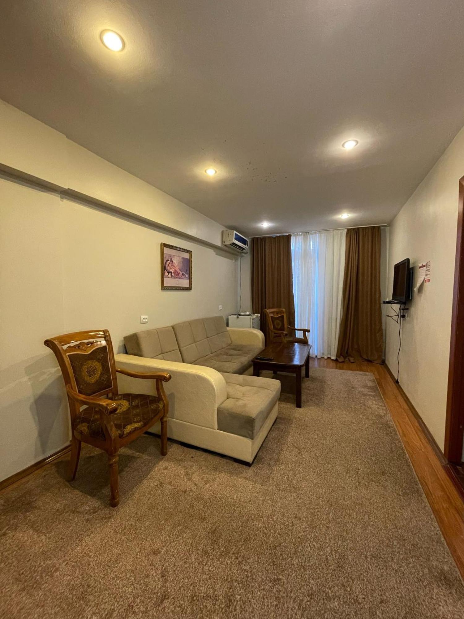 Salam Hotel Ош Экстерьер фото