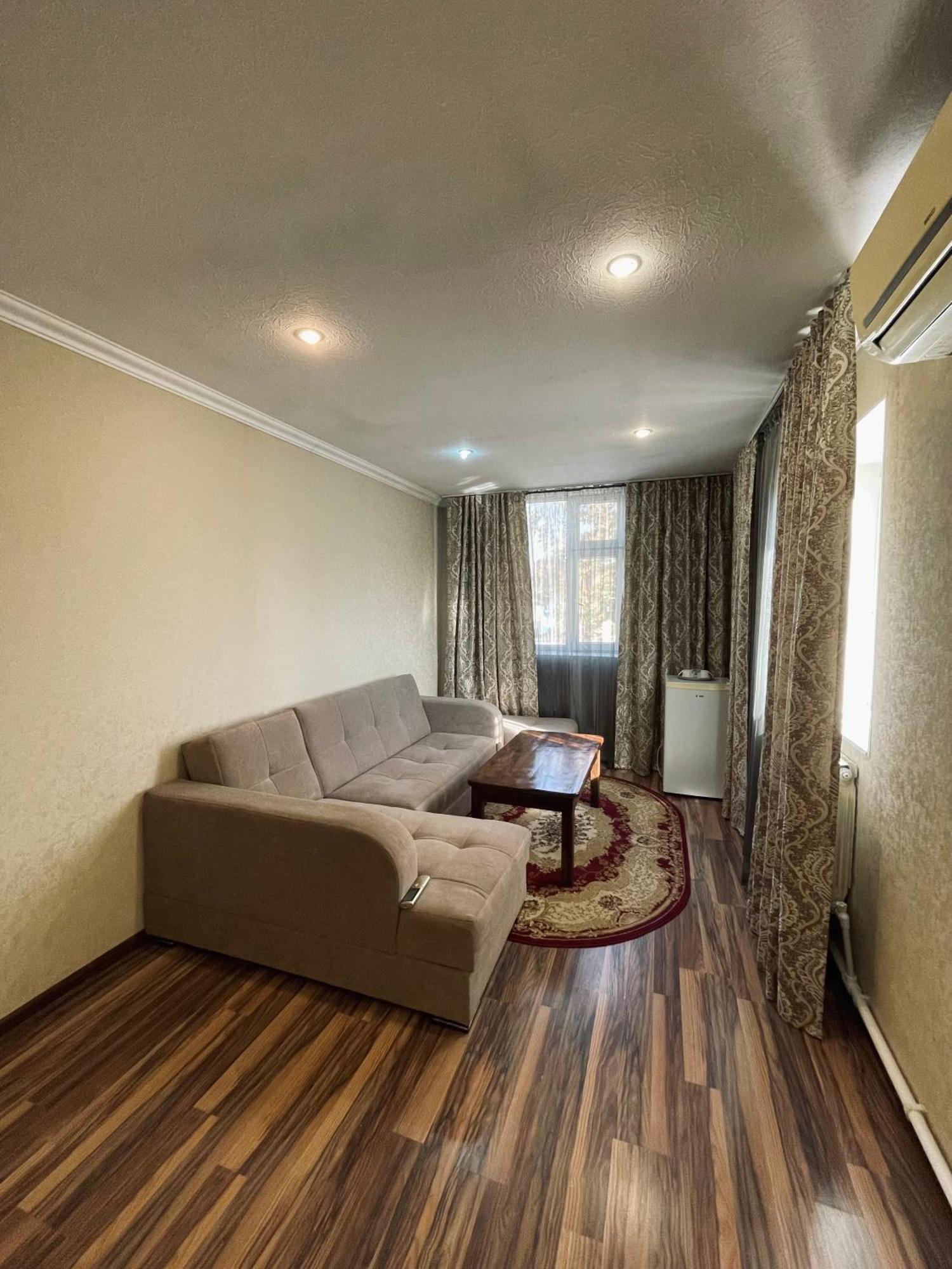 Salam Hotel Ош Экстерьер фото